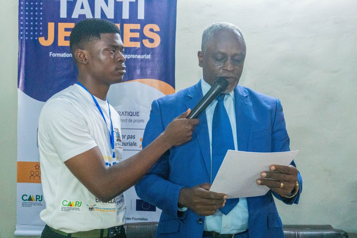 Yves Valentin Moussima Nyabi lors de la cérémonie de clÎture de TANTI JEUNES 2026 au BOLO89 Coworking Space, Douala